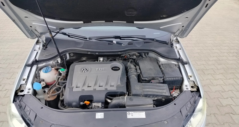 Volkswagen Passat cena 31000 przebieg: 228000, rok produkcji 2012 z Kłodzko małe 79